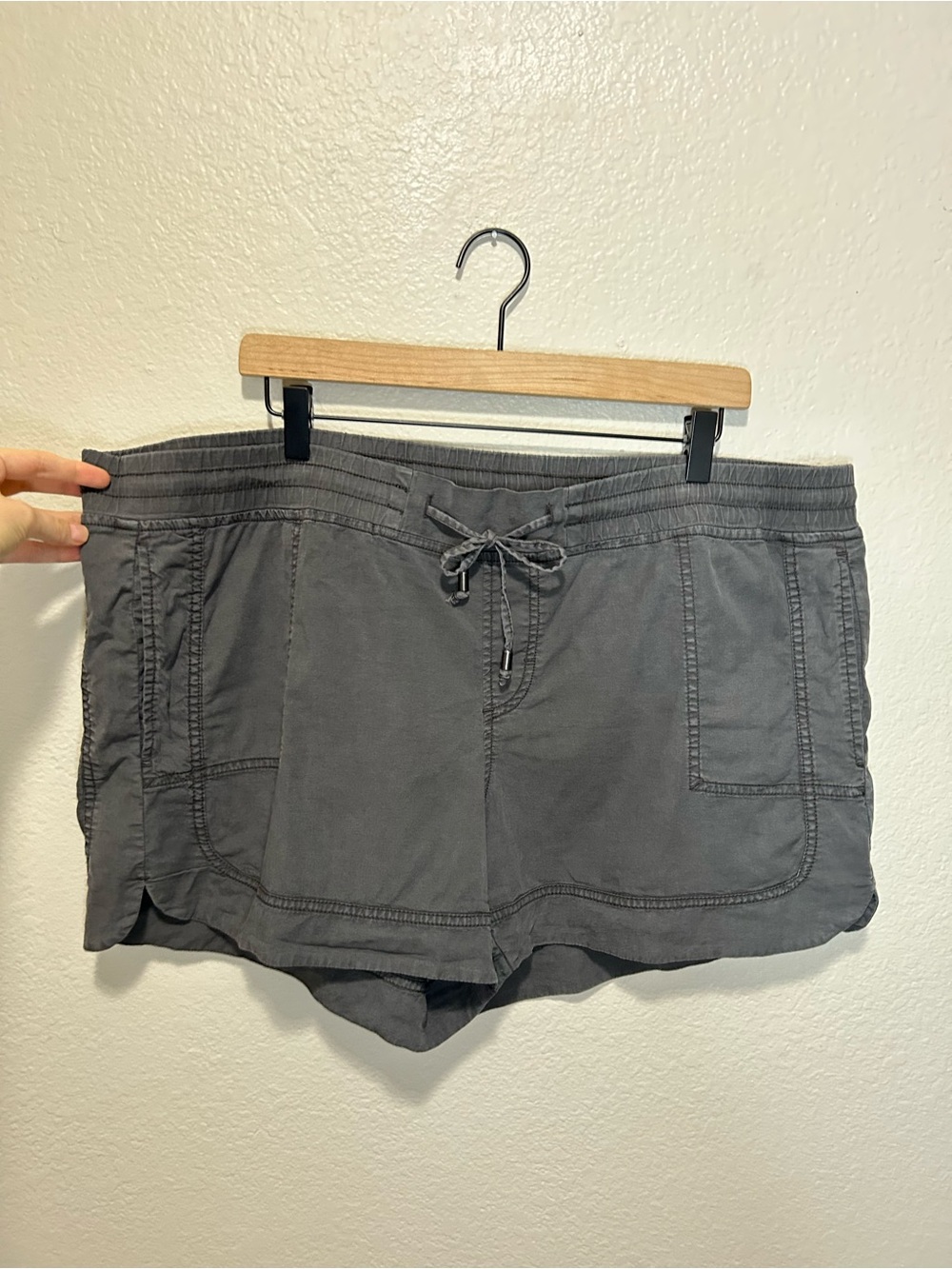 Aventura Charcoal Gray Elastic Waist Shorts Tagged XL Fits Larger Outdoor